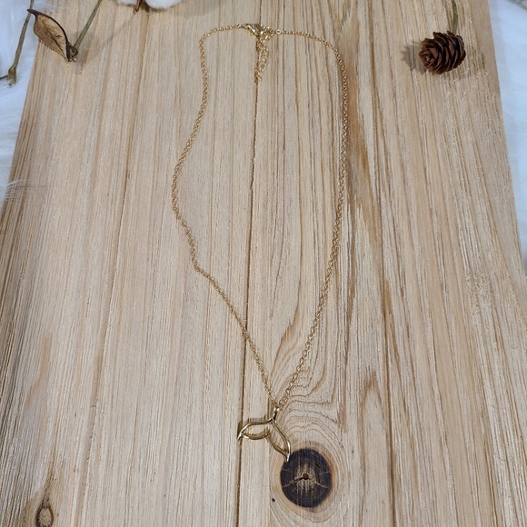 🐬🐬NEW🐬🐬VERY PRETTY!! Dolphin Tail Necklace in GOLD Plating 🐬🐬 - Picture 14 of 14